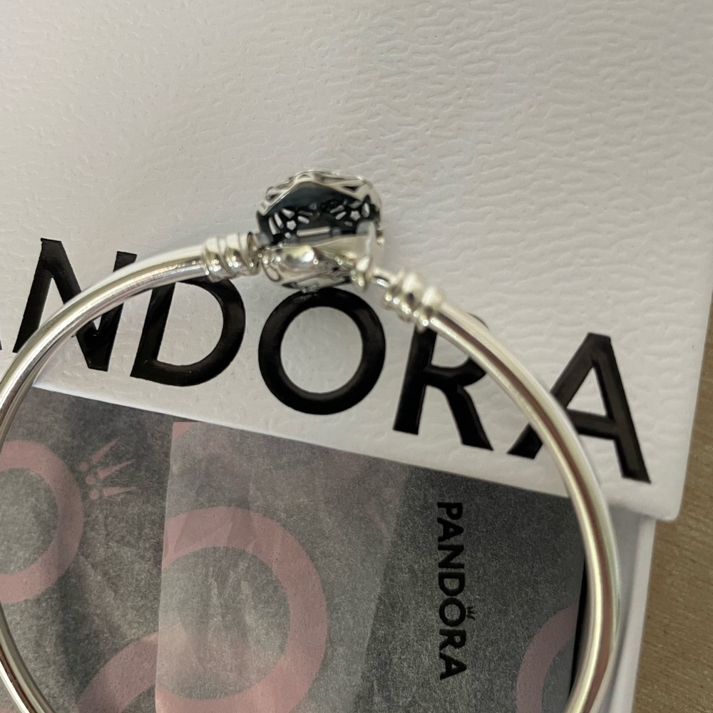 Pandora Silver Bangle with heart closure - Picture 4 of 5